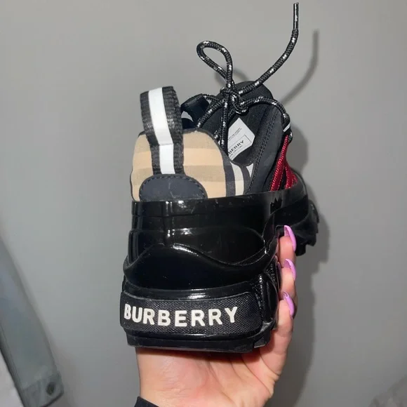Burberry shoes - Picture 2 of 2